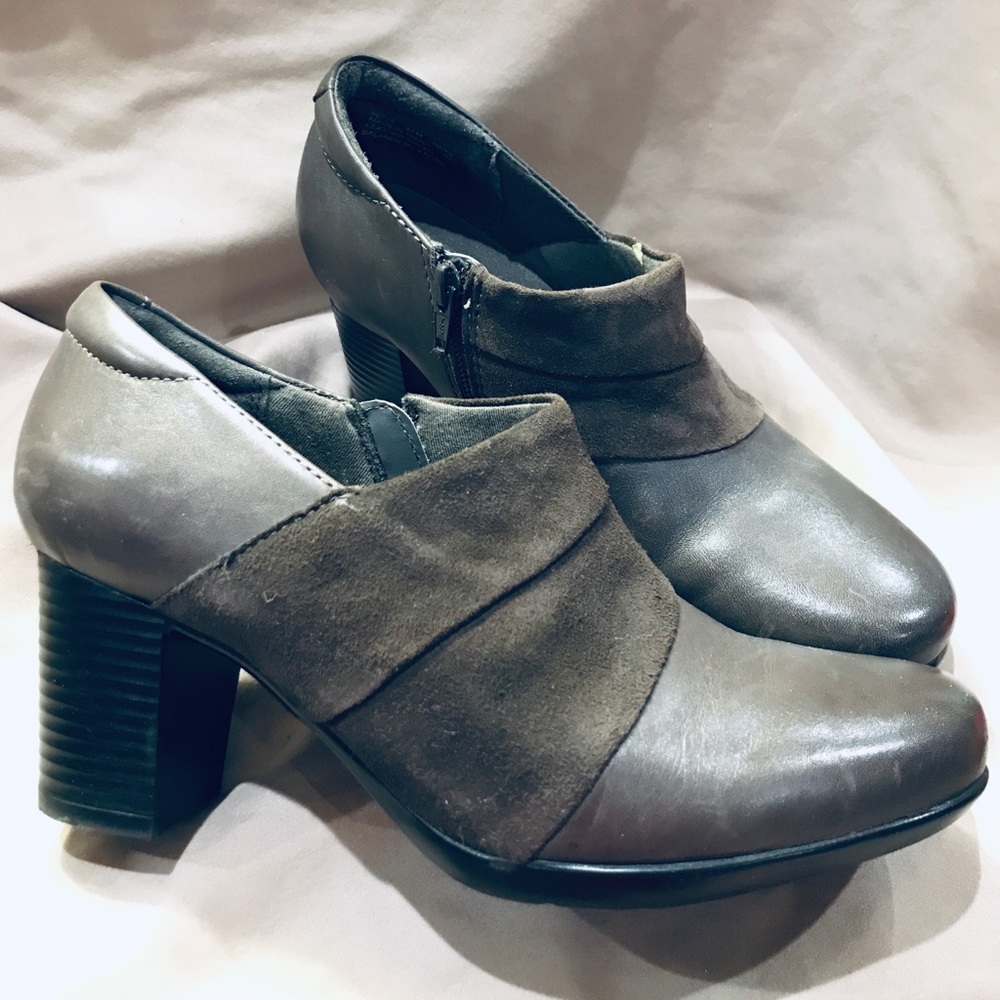 Gray leather Clarks booties. Size 9.